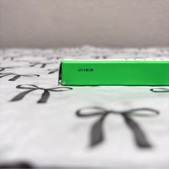 💄 FLYTE.70 — Chiseled Lip™ Refill in Fame (0.3 g / 0.01 oz) - Picture 2 of 6